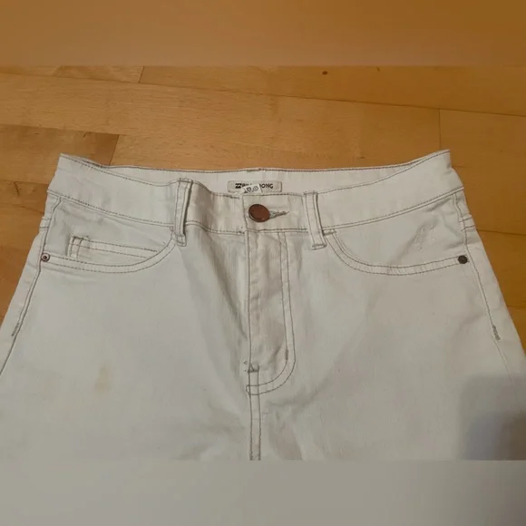 White Billabong ripped knee jeans. Size 28. Used with some stains. - Picture 7 of 12
